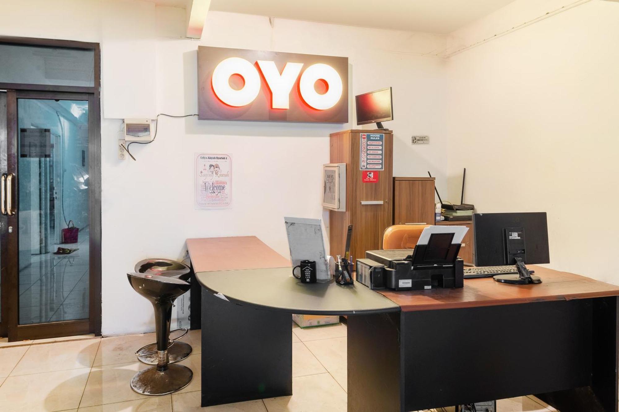 Oyo Life 2108 Griya Aisyah 2* Surabaya