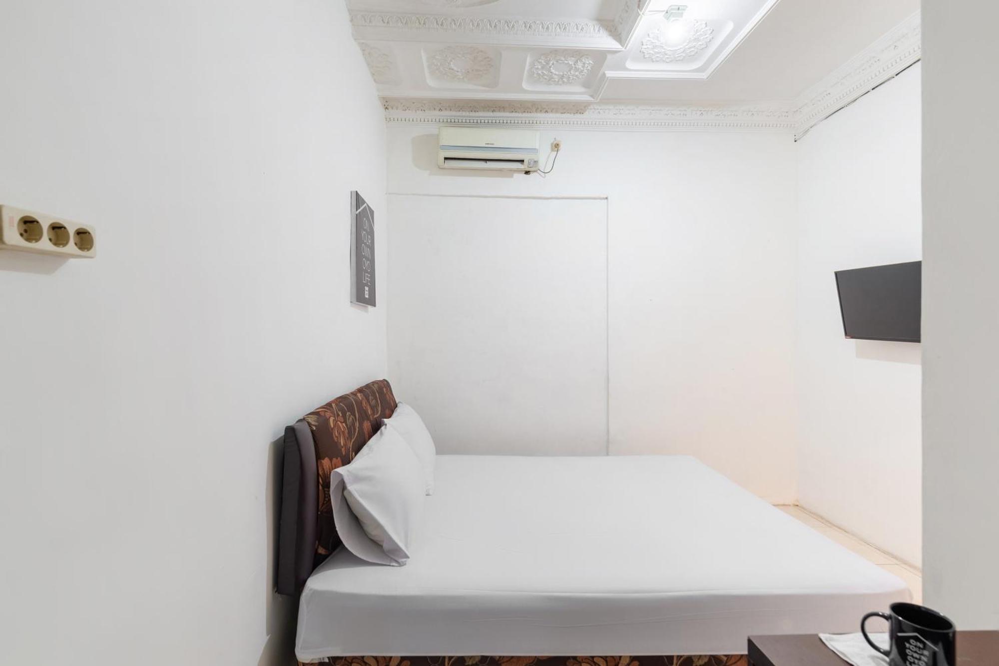Oyo Life 2108 Griya Aisyah Hotel 2*