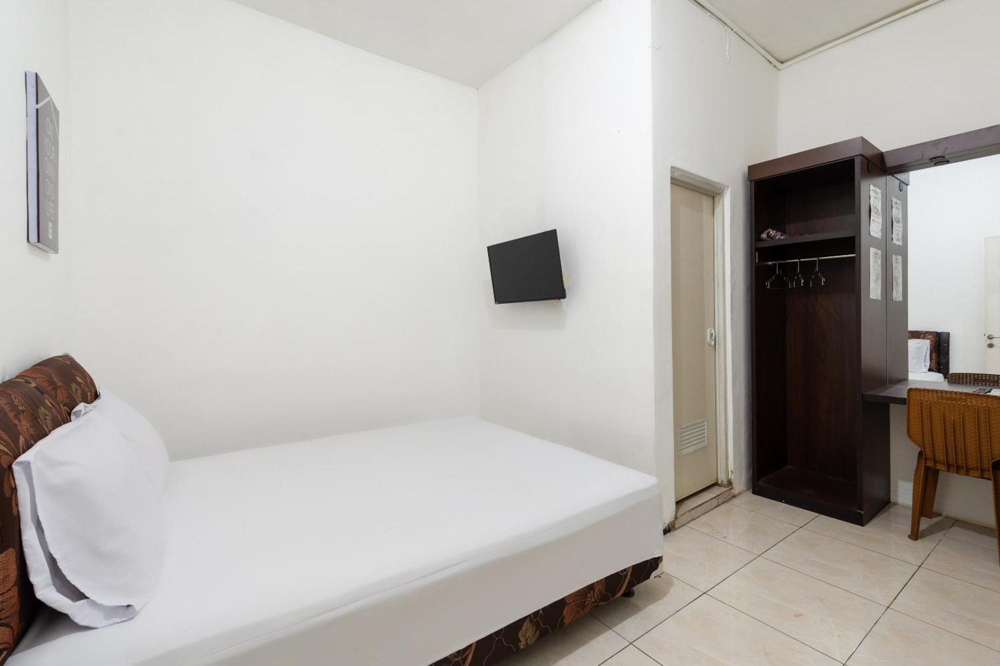 Oyo Life 2108 Griya Aisyah Hotel