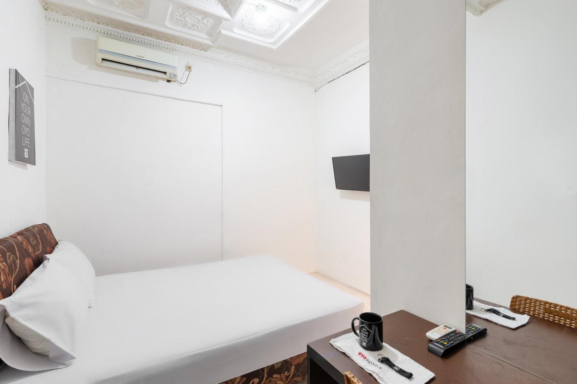 Oyo 1102 Griya Aisyah Syariah 1 Hotel 2*
